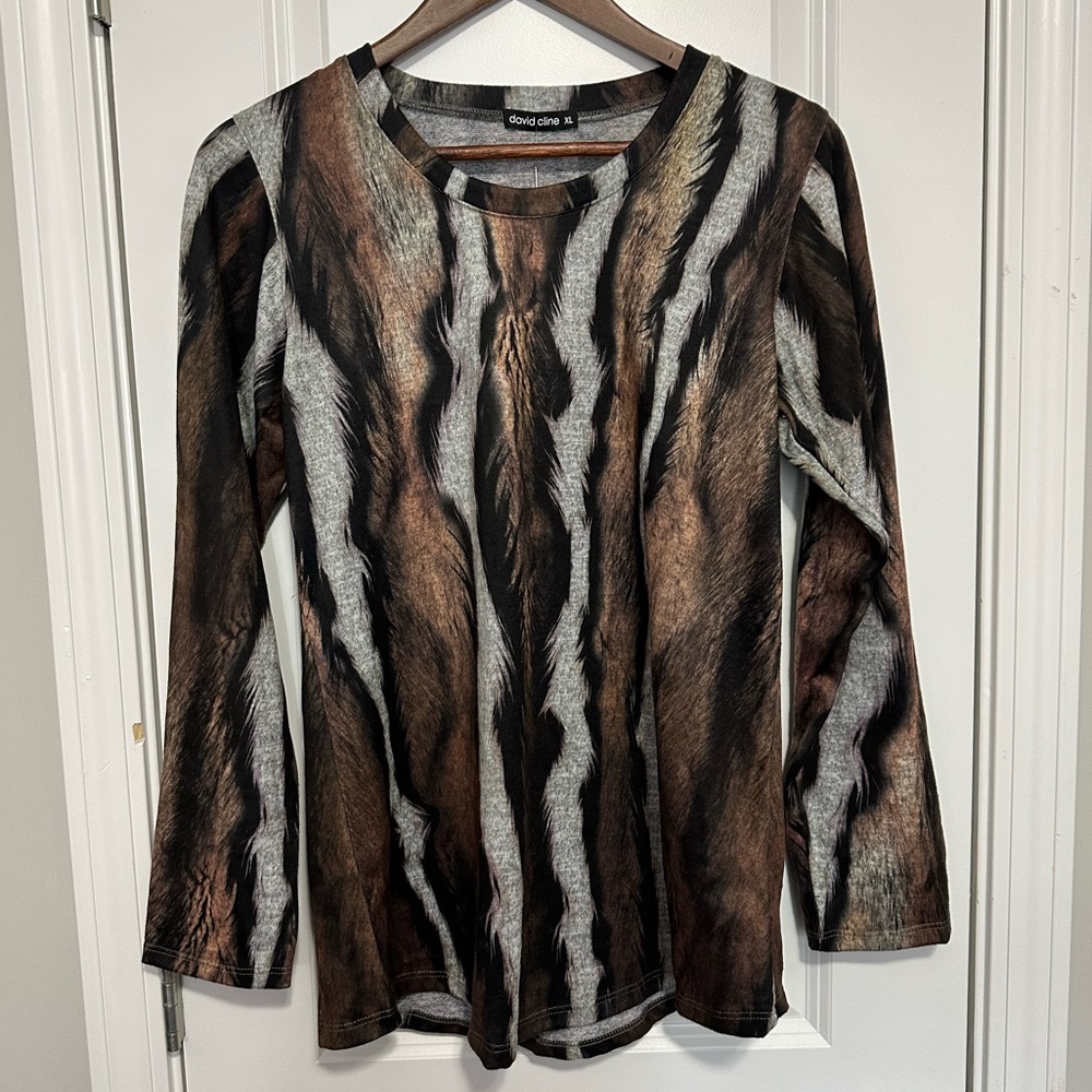 NWT David Cline Women XL Long Sleeve Crew Tee Shirt Brown Animal Print Hacci